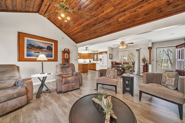 90 Middlecreek CT, Moneta, VA 24121