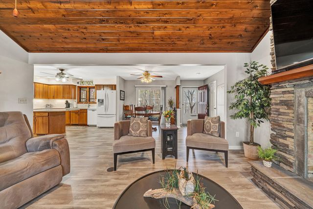 90 Middlecreek CT, Moneta, VA 24121