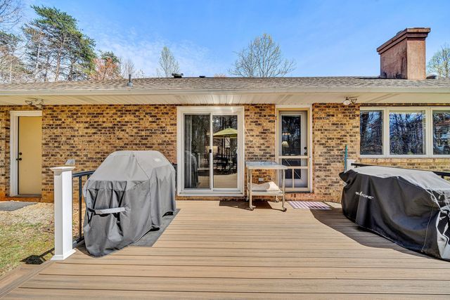 90 Middlecreek CT, Moneta, VA 24121