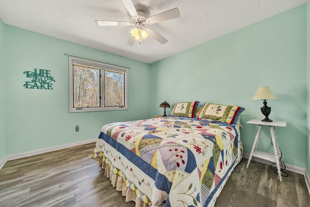 90 Middlecreek CT, Moneta, VA 24121