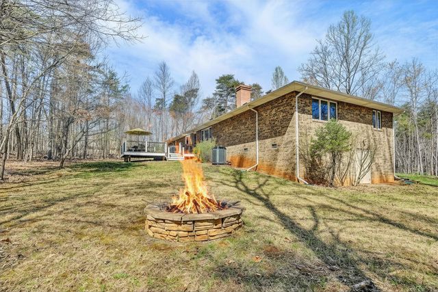 90 Middlecreek CT, Moneta, VA 24121