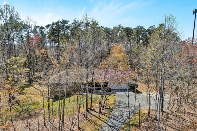 90 Middlecreek CT, Moneta, VA 24121