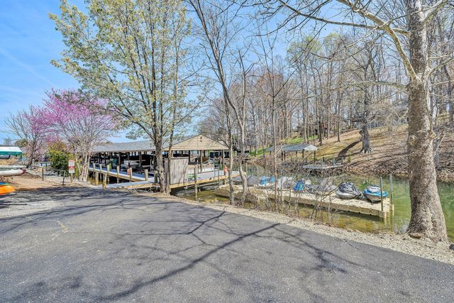 90 Middlecreek CT, Moneta, VA 24121