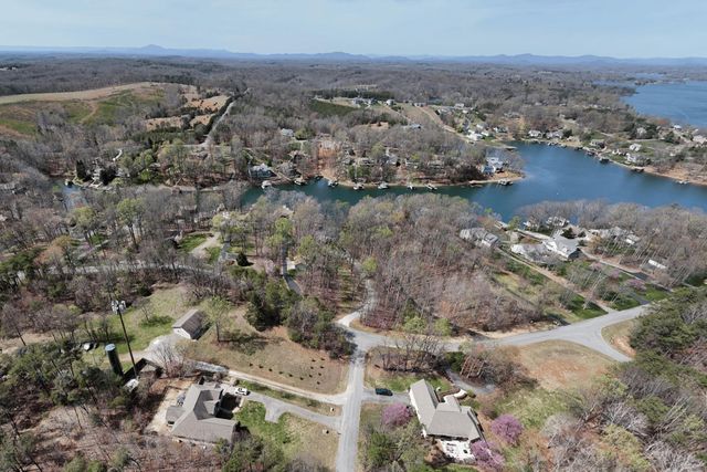 90 Middlecreek CT, Moneta, VA 24121