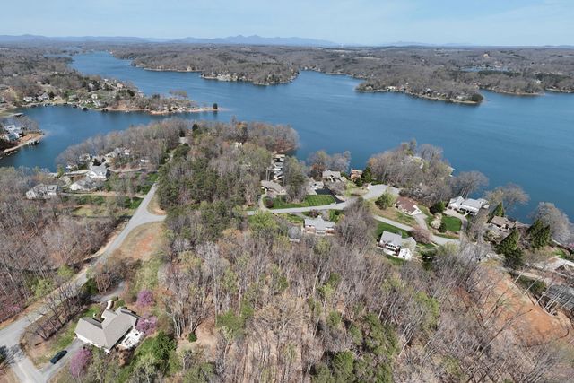 90 Middlecreek CT, Moneta, VA 24121