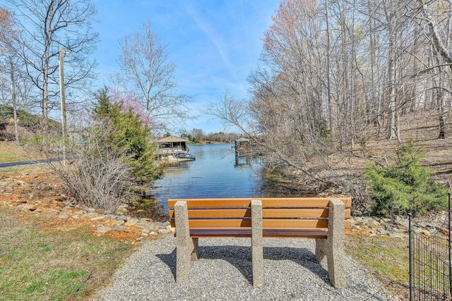 90 Middlecreek CT, Moneta, VA 24121