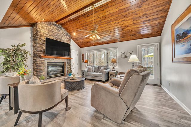 90 Middlecreek CT, Moneta, VA 24121