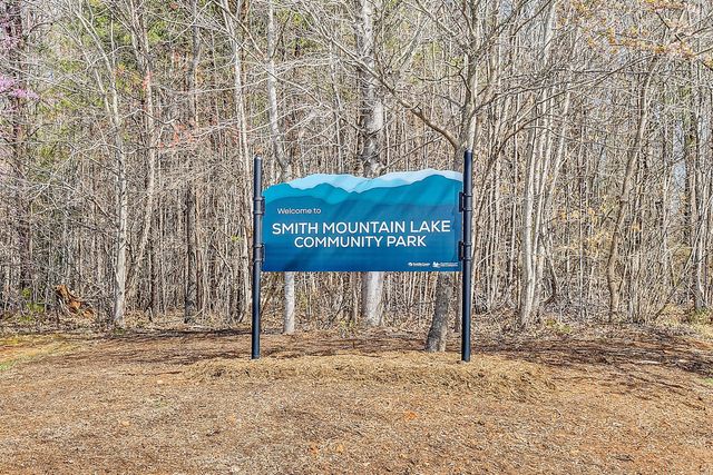 90 Middlecreek CT, Moneta, VA 24121