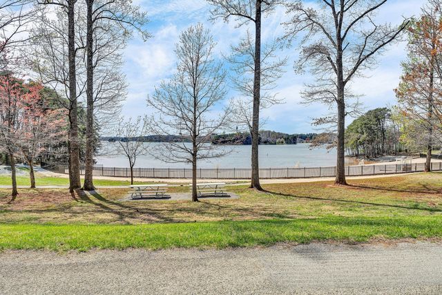 90 Middlecreek CT, Moneta, VA 24121