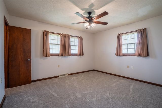 717 Brenda Ave, Loretto, TN 38469