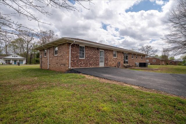 717 Brenda Ave, Loretto, TN 38469