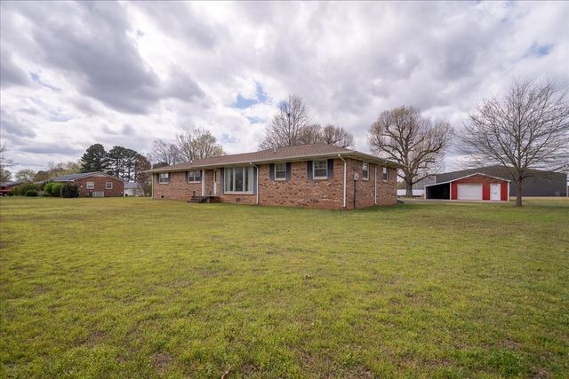 717 Brenda Ave, Loretto, TN 38469