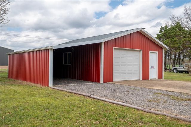 717 Brenda Ave, Loretto, TN 38469