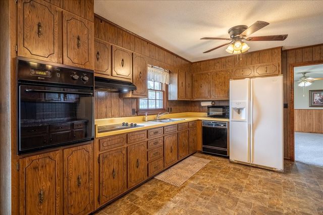 717 Brenda Ave, Loretto, TN 38469