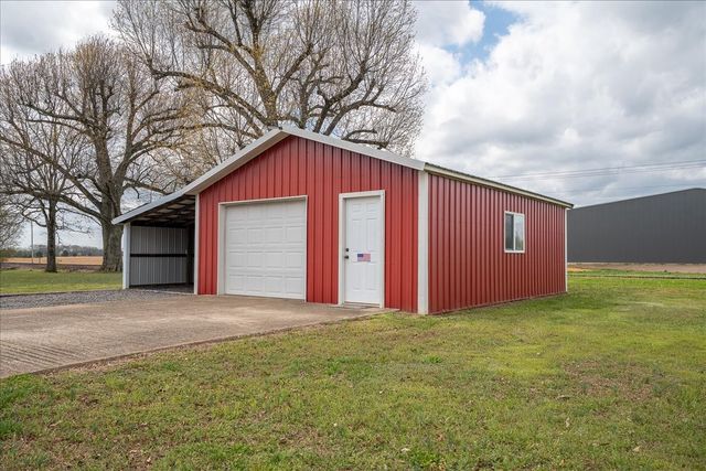 717 Brenda Ave, Loretto, TN 38469