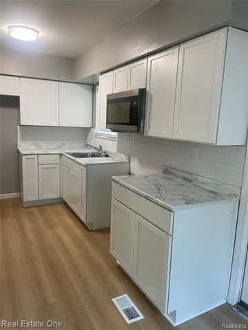 28148 Fairfax Street, Southfield, MI 48076