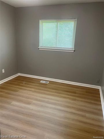 28148 Fairfax Street, Southfield, MI 48076