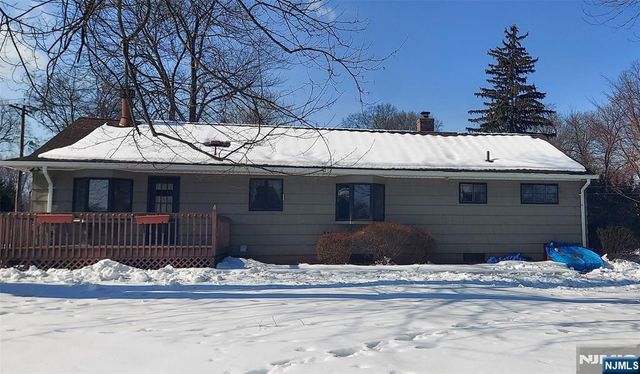 412 Flaker Drive, Wyckoff, NJ 07481