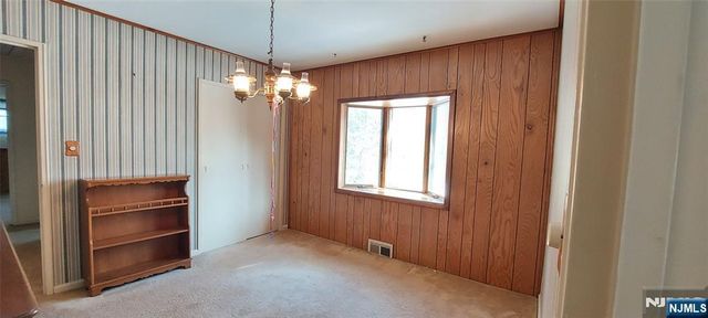 412 Flaker Drive, Wyckoff, NJ 07481