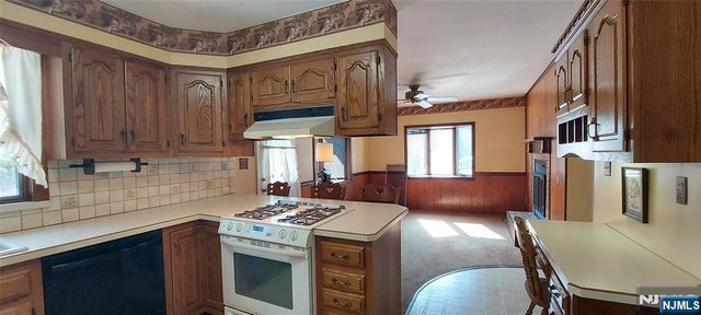 412 Flaker Drive, Wyckoff, NJ 07481