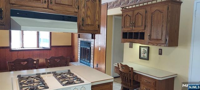 412 Flaker Drive, Wyckoff, NJ 07481