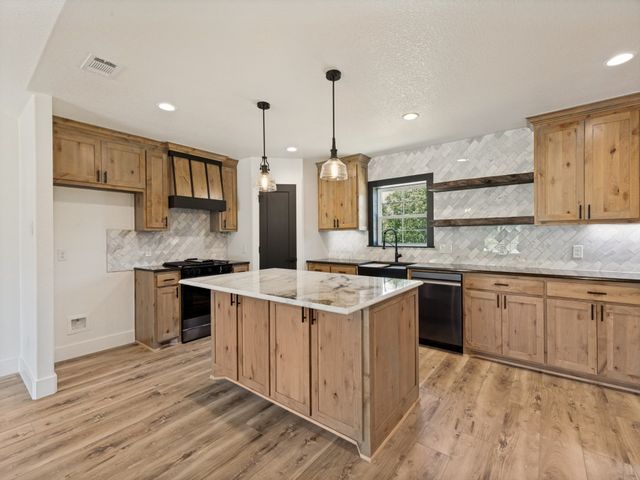 271 Rolling Ranch Boulevard, Alvord, TX 76225