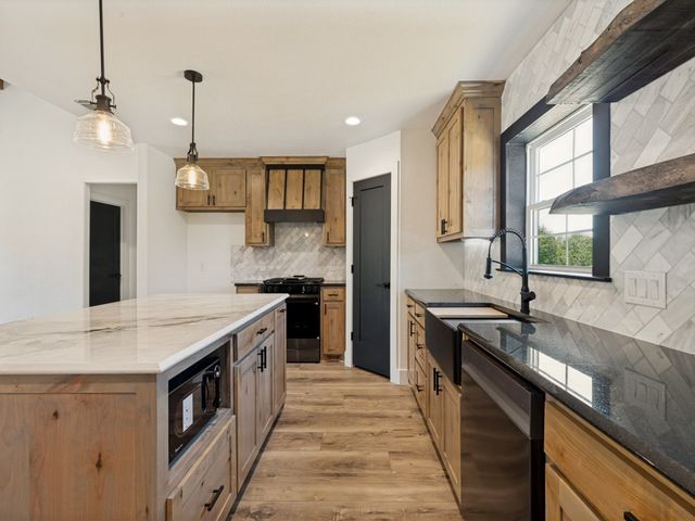 271 Rolling Ranch Boulevard, Alvord, TX 76225