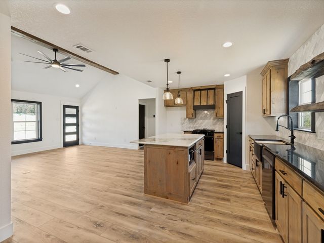 271 Rolling Ranch Boulevard, Alvord, TX 76225