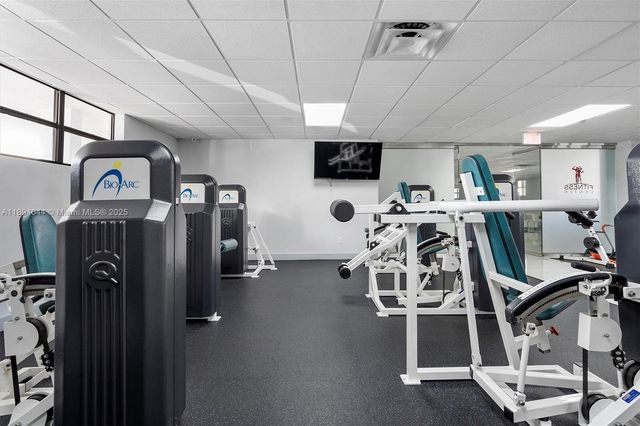 600 Parkview Dr 231, Hallandale Beach, FL 33009
