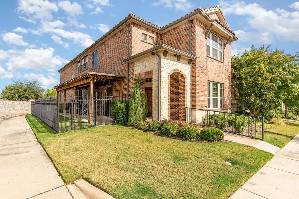 101 Maceta Street, Irving, TX 75039