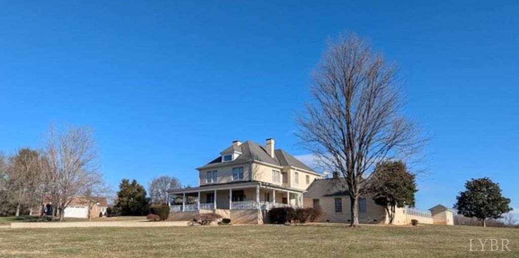 Image 1 of property listing at 4059 Lowry Road, Goode, VA 24570