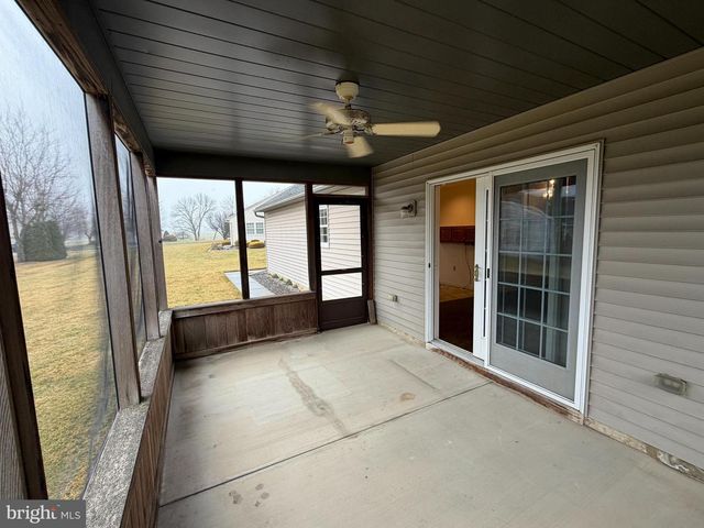 4 ROSEMONT DR, Myerstown, PA 17067