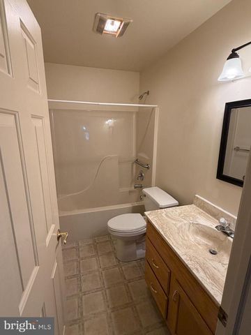 4 ROSEMONT DR, Myerstown, PA 17067