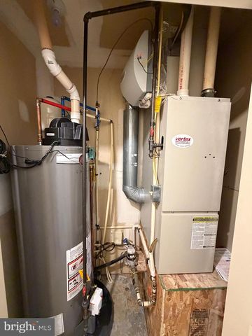 4 ROSEMONT DR, Myerstown, PA 17067