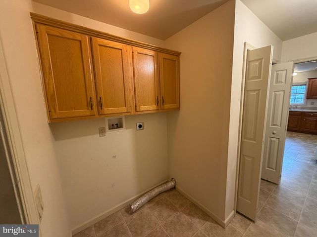 4 ROSEMONT DR, Myerstown, PA 17067