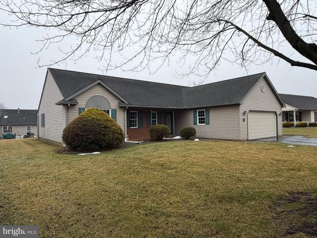 4 ROSEMONT DR, Myerstown, PA 17067