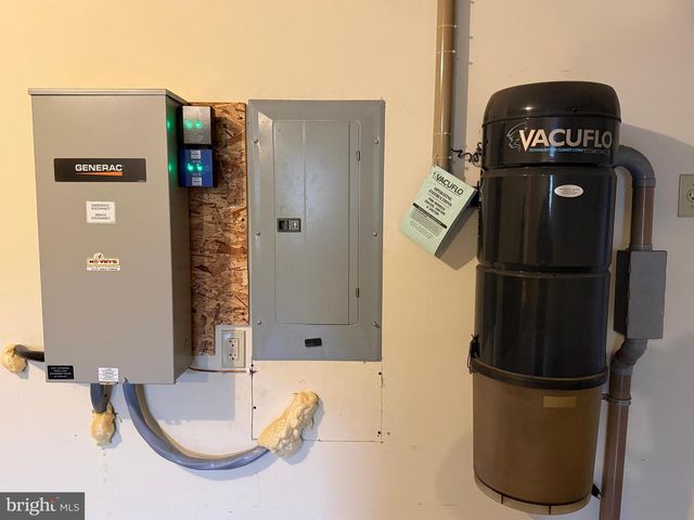 4 ROSEMONT DR, Myerstown, PA 17067