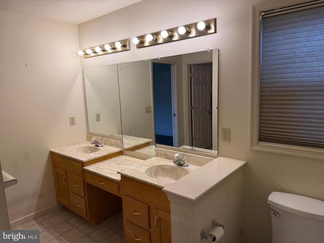 4 ROSEMONT DR, Myerstown, PA 17067