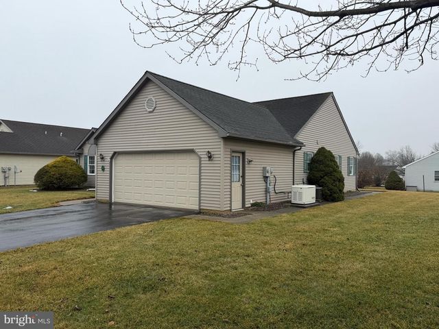 4 ROSEMONT DR, Myerstown, PA 17067