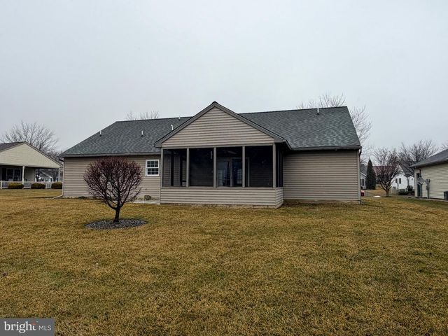 4 ROSEMONT DR, Myerstown, PA 17067