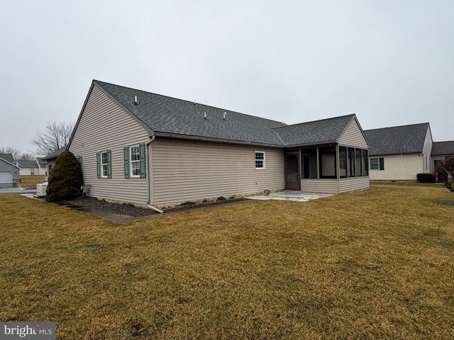 4 ROSEMONT DR, Myerstown, PA 17067