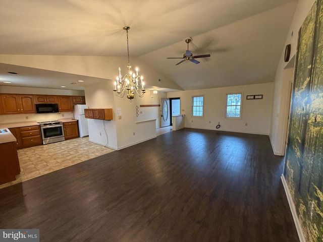 4 ROSEMONT DR, Myerstown, PA 17067