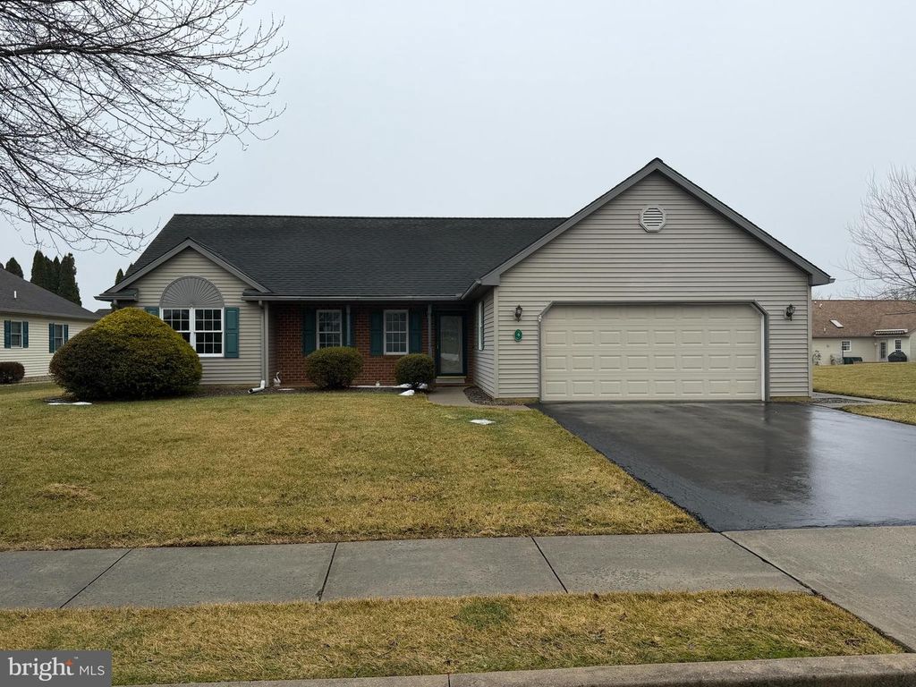 4 ROSEMONT DR, Myerstown, PA 17067