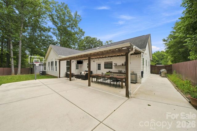 4515 Lindsay Lane, Matthews, NC 28105