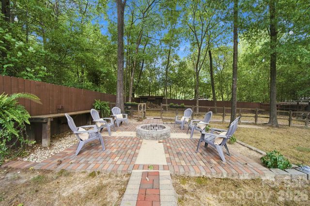 4515 Lindsay Lane, Matthews, NC 28105
