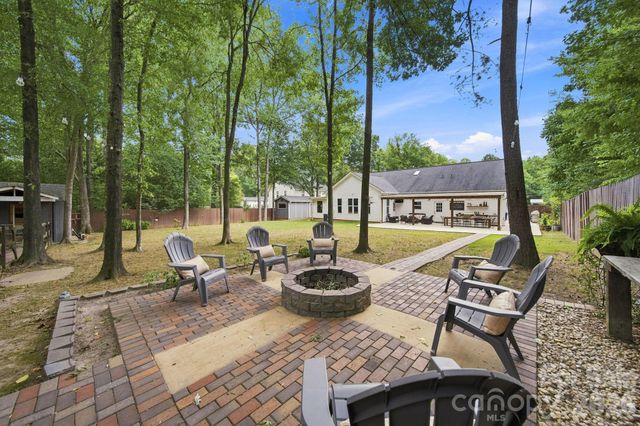 4515 Lindsay Lane, Matthews, NC 28105