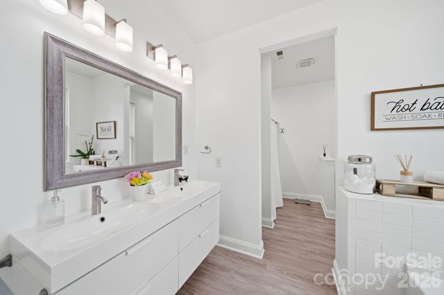 4515 Lindsay Lane, Matthews, NC 28105