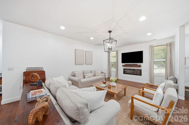 4515 Lindsay Lane, Matthews, NC 28105