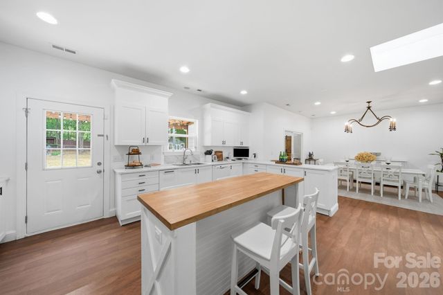 4515 Lindsay Lane, Matthews, NC 28105
