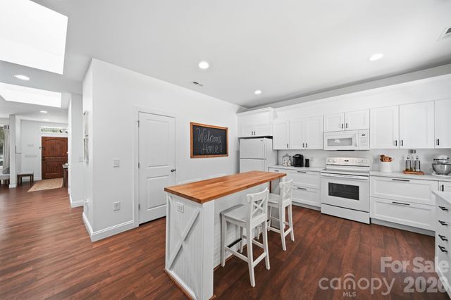 4515 Lindsay Lane, Matthews, NC 28105